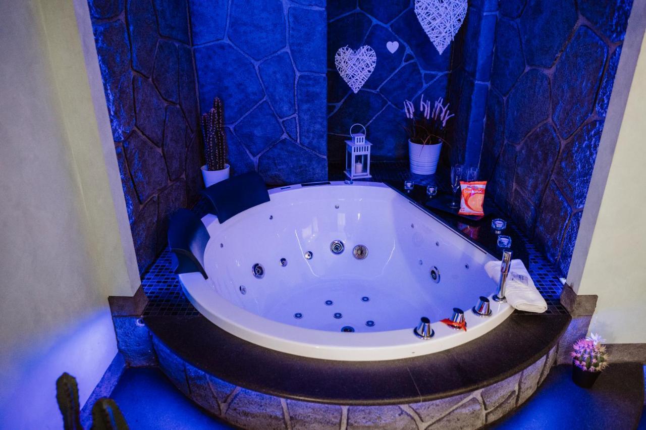 Th Luxury Suite ジャルディーニ・ナクソス エクステリア 写真